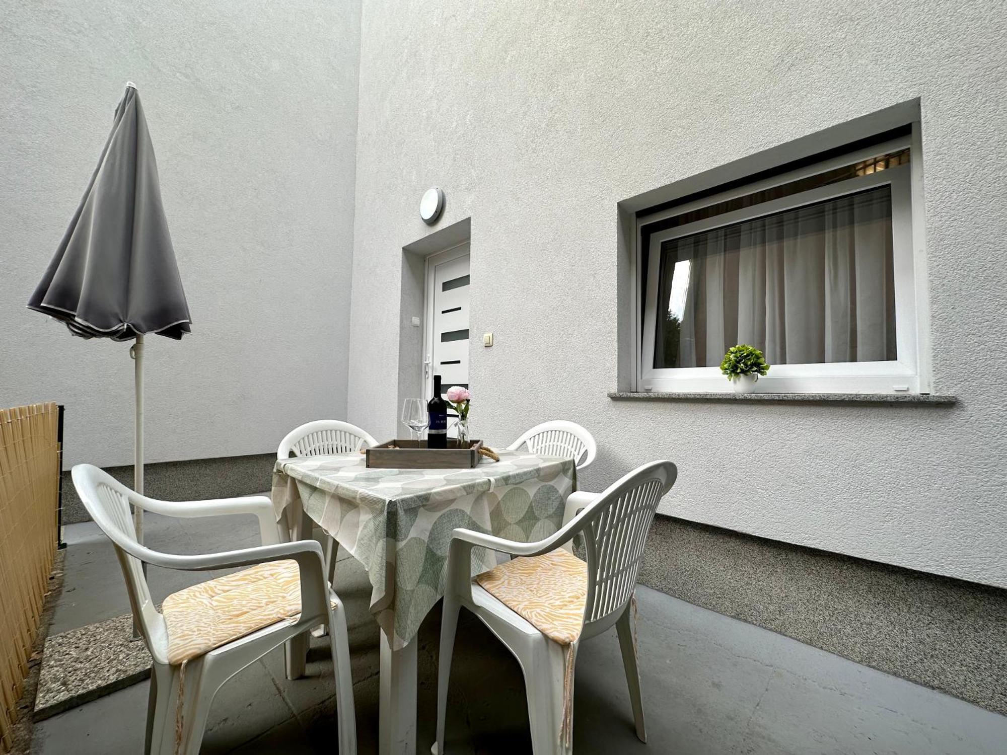 Easy Apartment *