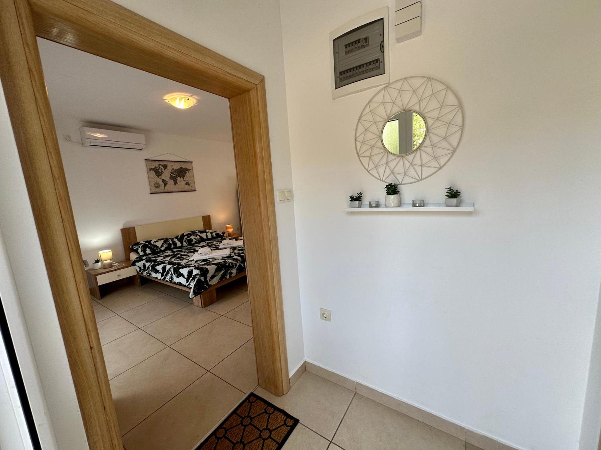 Easy Apartment *