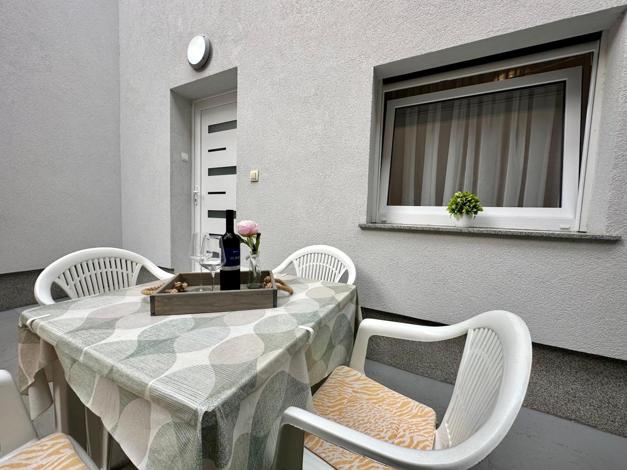 Easy Apartment